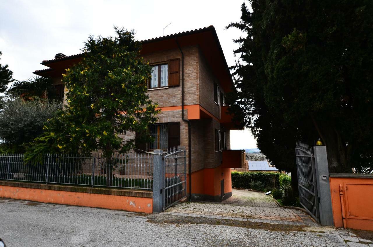La Violetta Villa Camerano Luaran gambar